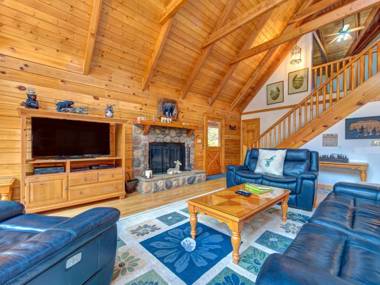 Amazing River Retreat 3 Bedrooms WiFi Sleeps 8 Pool Table