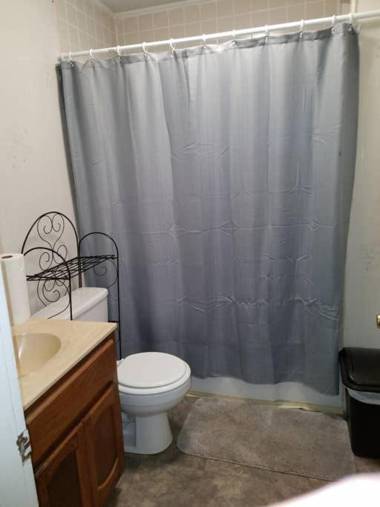 Small 2br East Knox apartment Pet friendly