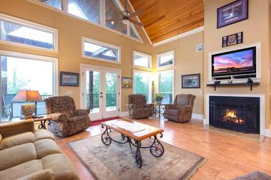 Cajun Spice 2 Bedrooms Mountain View Hot Tub WiFi Sleeps 6