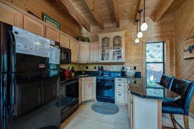 Dreams & Streams 2 Bedrooms Jetted Tub Pool Table Arcade Sleeps 8