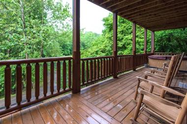 Cabin of Dreams 3 BR Water View WiFi Hot Tub Pool Table Sleep 8