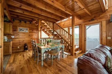 Mountain Seduction 2 Bedrooms Sleeps 16 Views Foosball Jacuzzi WiFi