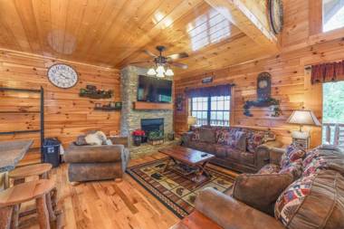 SmokyStays Bears Den Cabin