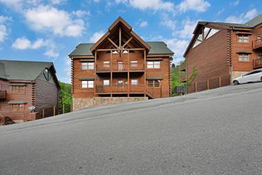 Gorgeous Large Cabin With Hot Tub Games and 5430 Sq Ft of Ultimate Family Fun Pets Welcome