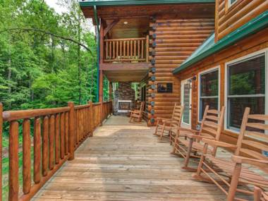 Majestic Rendezvous 5 BRs New Build Hot Tub Pool Access Sleeps 16