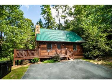 Cabin in the Woods with Hot Tub