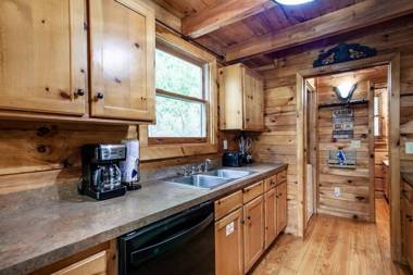 Cabin in the Woods with Hot Tub