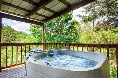 Bear Claw Cove - hot tub jacuzzi fireplace view