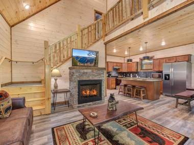 Three Little Bears 3 BRs Pool Hot Tub Game Room Sleeps 10