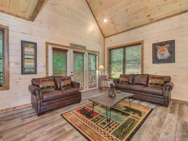 Three Little Bears 3 BRs Pool Hot Tub Game Room Sleeps 10