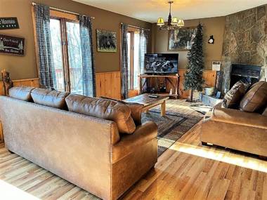 Wandering Bear Lodge