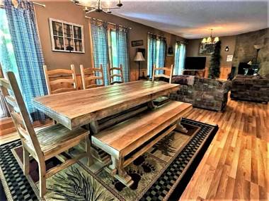 Wandering Bear Lodge