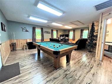 Wandering Bear Lodge