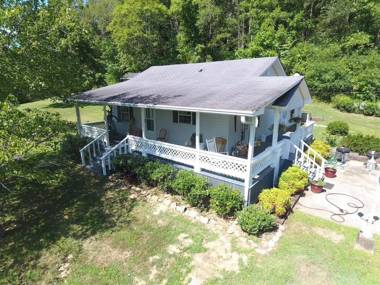 Best Deal in Nashville Hillbilly House YEEHAW