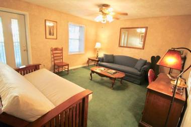 Best Deal in Nashville Hillbilly House YEEHAW