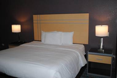 Fifth Season Inn & Suites