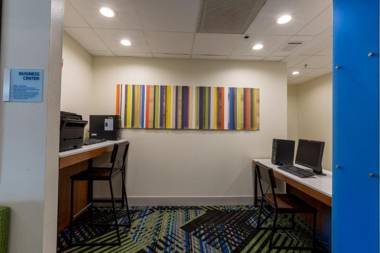 Holiday Inn Express & Suites Arlington North – Stadium Area an IHG Hotel