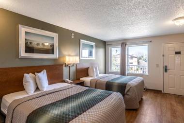 HomeTowne Studios by Red Roof Austin