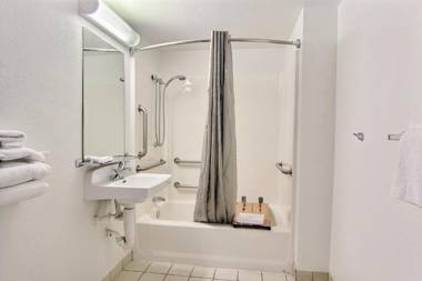 Motel 6 Austin TX - Central Downtown UT