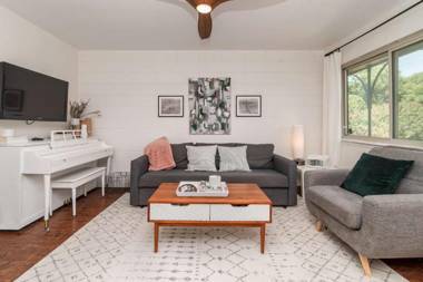 Newning 1BR Condo with pool