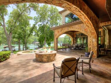 THE ABOVE CASA TRANQUILITY on Lake Austin