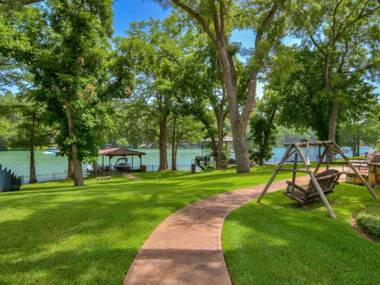 THE ABOVE CASA TRANQUILITY on Lake Austin