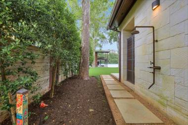 THE ABOVE LAKESIDE ESTATE on Lake Austin