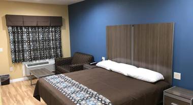 Deluxe Inn & Suites - Baytown