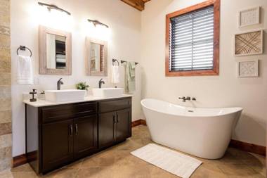 Little Dutch Cabin #2 -12 Min to Magnolia-Baylor