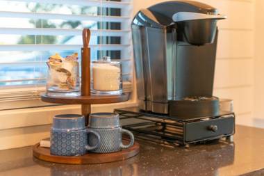 The Bluebonnet-Tiny Container Home Country Setting 12 min to Downtown