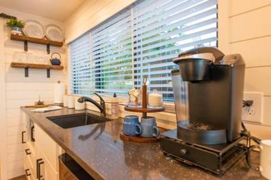 The Bluebonnet-Tiny Container Home Country Setting 12 min to Downtown