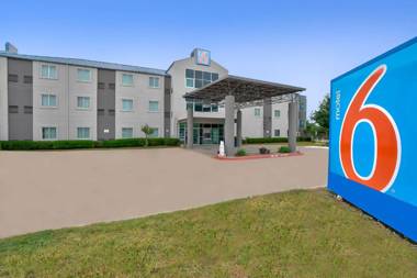 Motel 6-Benbrook TX - Fort Worth