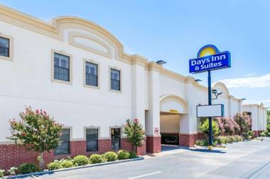 Days Inn & Suites by Wyndham Big Spring