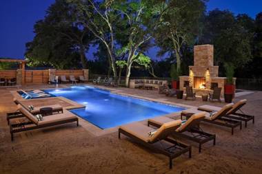 The Bevy Hotel Boerne A Doubletree By Hilton