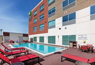 Holiday Inn Express & Suites - Brenham South an IHG Hotel