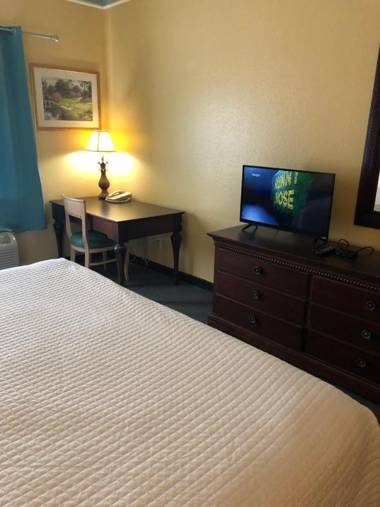 Deluxe 6 Inn & Suites