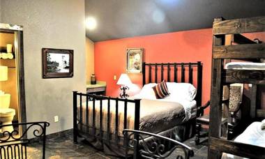 Rustic Creek Ranch Resort at North Jellystone Park