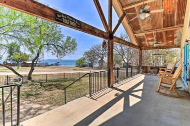 Charming Burnet Cottage with Lake View and Porch!