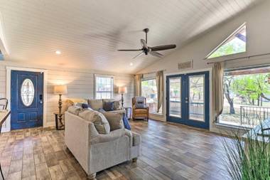 Charming Burnet Cottage with Lake View and Porch!