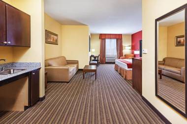 Holiday Inn Express & Suites Cleveland an IHG Hotel