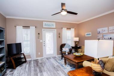 Luxurious Townhome Overlooking Tropical Pool