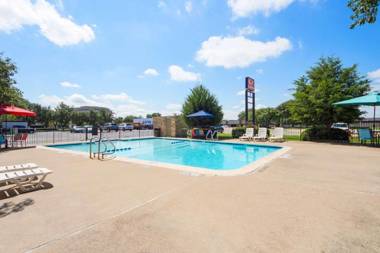 Econo Lodge Airport I-35 North