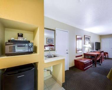 Econo Lodge Inn & Suites Eagle Pass