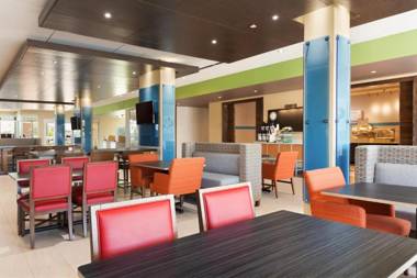 Holiday Inn Express & Suites Edinburg- Mcallen Area an IHG Hotel