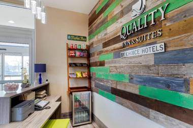 Quality Inn & Suites Elgin by Choice Hotels