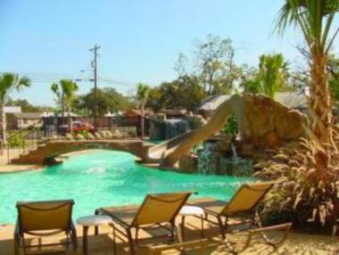 Holiday Inn Express & Suites Fredericksburg