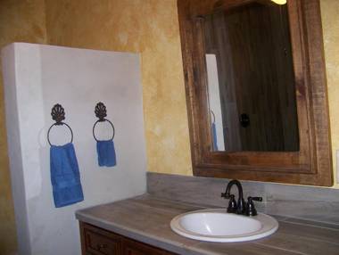 Breezy Hills Cottages - Hill Top Cottage