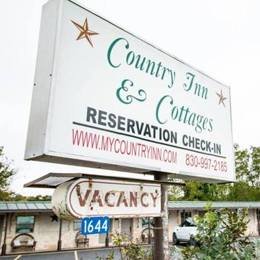 Country Inn & Cottages Motel