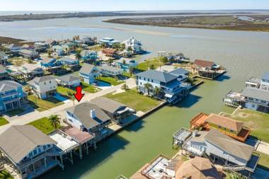 Waterfront Haven - Beautiful Bay Home with 2 Boat Slips!