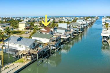 Anchor Down - Beautiful Decor Direct Waterfront with Boat Slip and Beach Entrance Nearby!